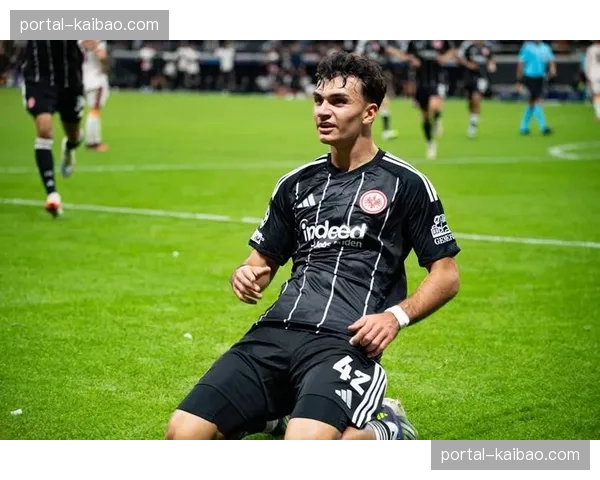 法兰克福中场乌尊今夏可能离队，新帅里埃拉不再重用